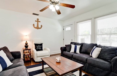 Bradenton House | RELAXING RIVERSIDE RETREAT 2 blk from Manatee River, 2 mi from Center Bradenton