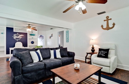 Bradenton House | RELAXING RIVERSIDE RETREAT 2 blk from Manatee River, 2 mi from Center Bradenton