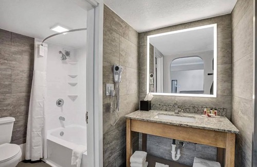 Downtown Hollywood Hotel | Relaxing Stay Near Hollywood Beach with Swimming Pool & Free Breakfast