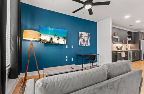 North Hyde Park Apartment | Relaxing Studio | Pool & Gym | Central!