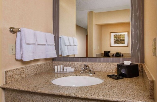 University Place Hotel | Relaxing Unit | Pets Welcome, Near Music Pavilion