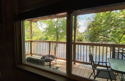 Elizabethton Cabin | Relaxing waterfront cabin with a loft!