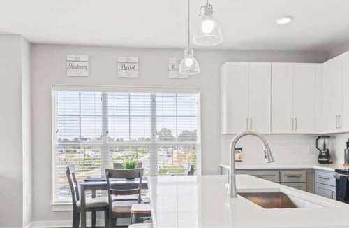Paw Creek Apartment | Reluxme | 2BR Oasis Near Airport & Attractions
