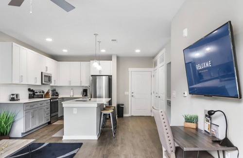 Paw Creek Apartment | Reluxme | Chic 1BR Near Mall & Airport