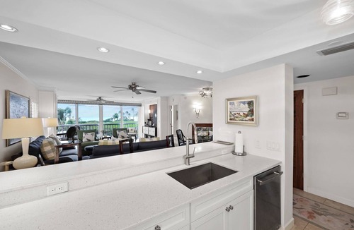 Park Shore Condo | Remodeled 2 bedroom Beachfront condo with wet bar