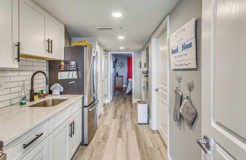 Crescent Beach Apartment | Remodeled Condo w/Hot Tub in N Myrtle Beach!