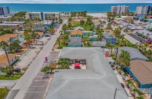 Madeira Beach Apartment | Remodeled Condo, 1 Block to Beach Access, Walkable to Restaurants! Fall Promo for Mondays & Thursdays!