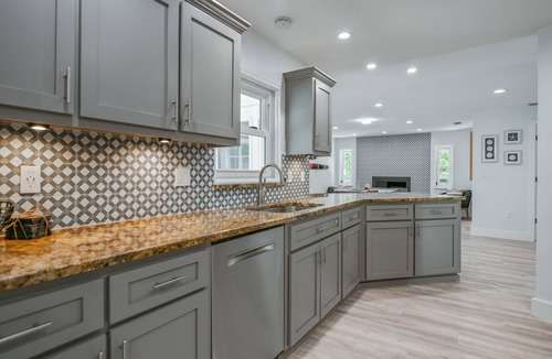 Bay Isle House | REMODELED, Heated Pool and Spa, POOL Table, games, bikes included!