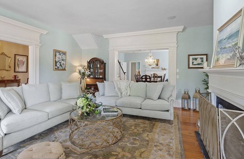 Monticello Cottage | Remodeled Historic home w/ hot tub 1 block from downtown! 30 minutes to FSU!