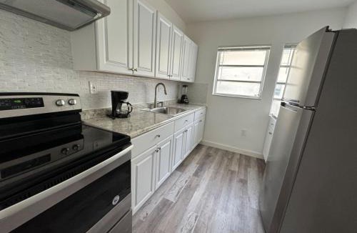 East Little Havana Apartment | Remodeled Little Havanna Apartments great location