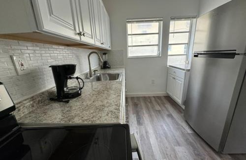 East Little Havana Apartment | Remodeled Little Havanna Apartments great location