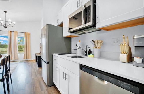 Winter Haven Apartment | Remote workers 1bed w/full kitchen & living room