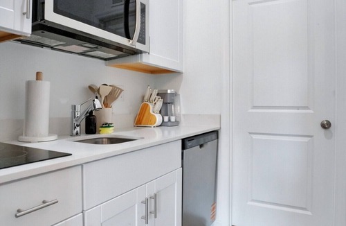 Winter Haven Apartment | Remote workers 1bed w/full kitchen & living room