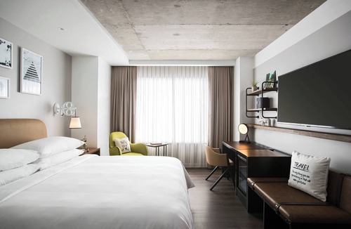 College Park Hotel | Renaissance Atlanta Airport Gateway Hotel
