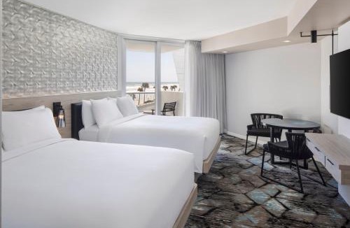 East Daytona Hotel | Renaissance Daytona Beach Oceanfront Hotel