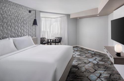 East Daytona Hotel | Renaissance Daytona Beach Oceanfront Hotel