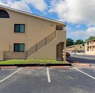 Tallahassee Apartment | Renegade 236 - 3 minute walk to FSU
