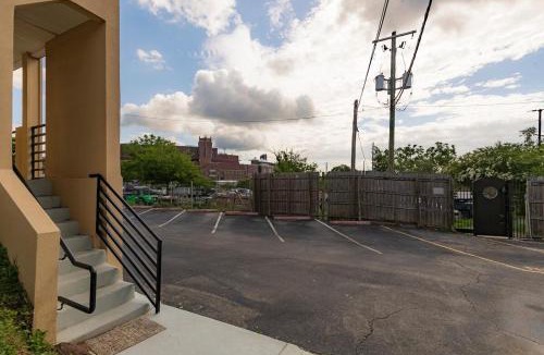 Tallahassee Apartment | Renegade 236 - 3 minute walk to FSU