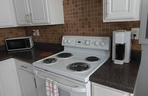 Doraville House | Renew Apartment Duplex, families couples or singles for vacation or work