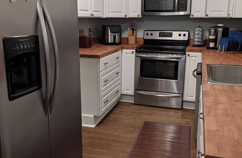 Ponderosa - Wingate House | Renovated 1930s Bungalow - Pets Ok