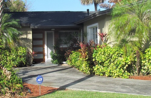 Beach Park House | Renovated 2018! Modern South Tampa Pool Home w/Gameroom!
