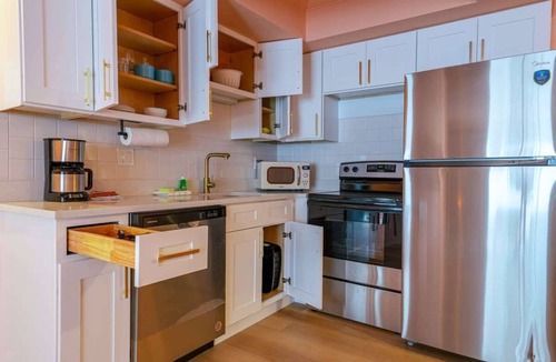 Bay Esplanade Apartment | Renovated 2025 - Retro Beach Oasis with Color Pop