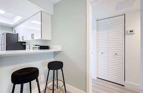 Lauderdale Harbours Condo | Renovated 2BR with Pool & Modern Amenities