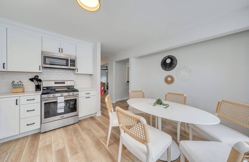 Del Haven House | Renovated 6 Bedroom w Pool, Large Backyard, Walk to Beach, Near Cape May