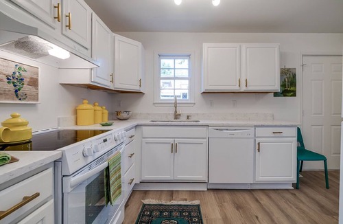 Beach Institute Apartment | Renovated Apartment Near Forsyth Park, Courtyard, Heated Pool Access