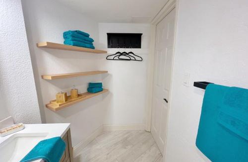 Daytona Beach Shores Apartment | Renovated Beach Front Studio - Hawaiian Inn Resort