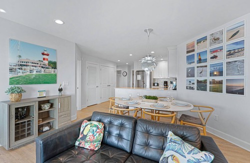 Folly Field Condo | Renovated Coastal Getaway w/Deck Overlooking the Ocean