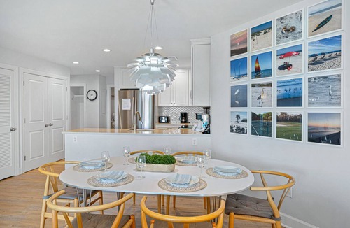 Folly Field Condo | Renovated Coastal Getaway w/Deck Overlooking the Ocean