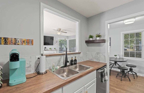 Columbia House | Renovated Comfort Home with Smart TV & Security Features