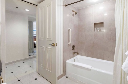 Atlantic City Apartment | Renovated CozySuites at Showboat 01