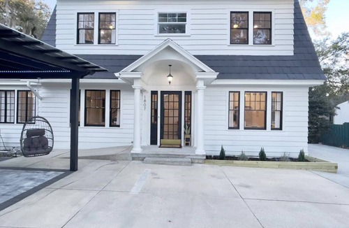 Historic District House | Renovated Dutch Colonial Home in Ocala ❤️ + Pet Friendly