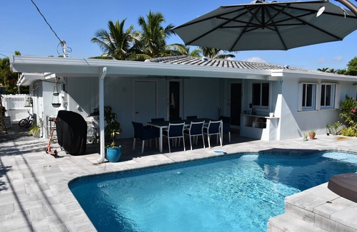 Boca Raton House | Renovated Home with Private pool.1.7 MILES TO THE BEACH. 8 minutes walk to Shuls
