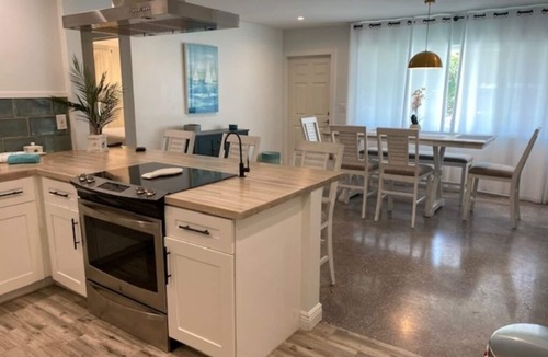 East Central Boulevard House | Renovated House just mile from the the Pier and the Beach with pool and jacuzzi