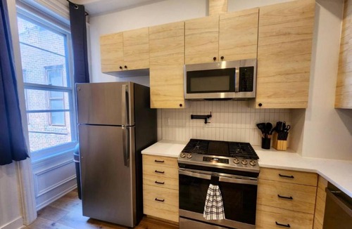 Center City West Apartment | Renovated Jr 1BR - Center City - Sleeps 4 - 2 Beds