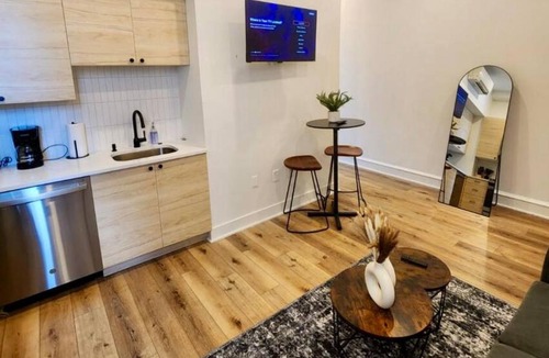 Center City West Apartment | Renovated Jr 1BR - Center City - Sleeps 4 - 2 Beds