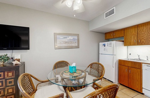 Kiawah Island Condo | Renovated lagoon-view condo with screened porch & WiFi - steps from the beach