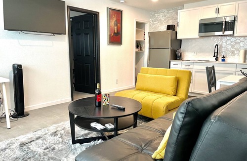Pompano Beach House | Renovated Luxury 1 Bedroom Unit
