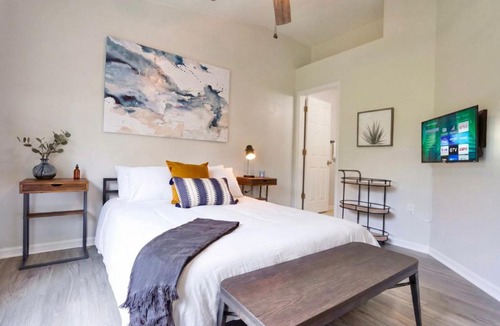 Gainesville House | Renovated Modern Industrial Suite 2 BR Condo