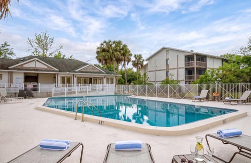 Gainesville House | Renovated Modern Industrial Suite 2 BR Condo