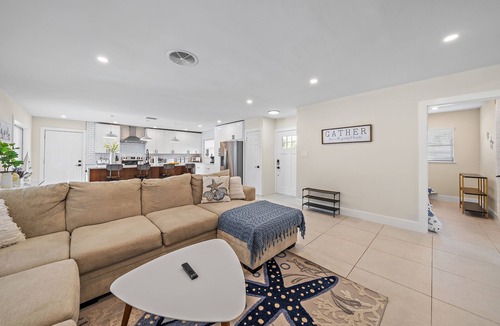 Long Meadow House | Renovated Modern Spacious Ranch with Pool near Siesta Key Beach and Downtown SRQ