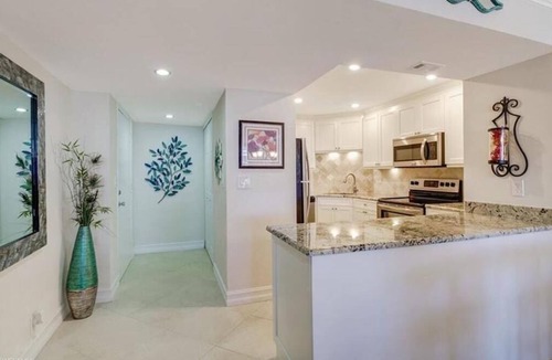Vanderbilt Beach Condo | Renovated Ocean-View 7th Floor Condo Walk to Vanderbilt Beach Pool + Kayak
