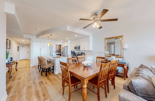 Mexico Beach Condo | Renovated oceanfront condo with lanai, pool, hot tub & view - snowbird-friendly