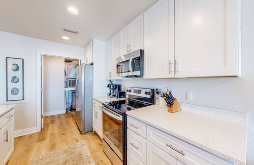 Mexico Beach Condo | Renovated oceanfront condo with lanai, pool, hot tub & view - snowbird-friendly