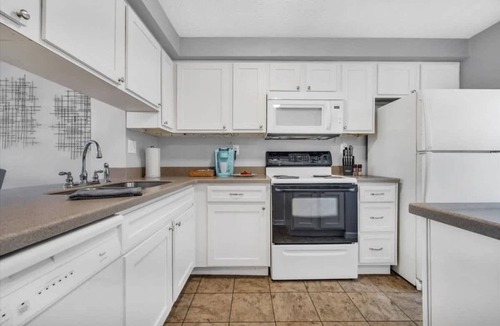 Decatur House | Renovated townhome on bike path includes bikes! Perfect World Cup base camp!