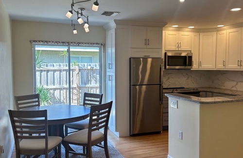 Osprey Village House | Renovated Tranquil 3-Bdrm- w/yard, workspace, great kitchen in Osprey dogs ok
