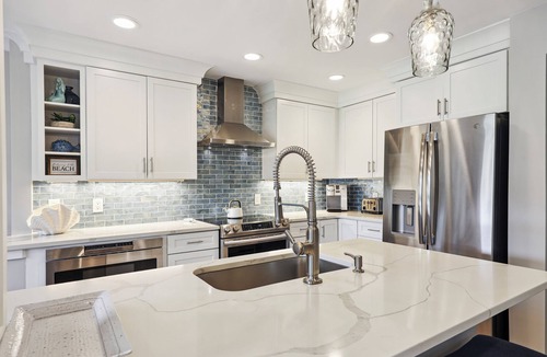 Palmetto Dunes Villa | Renovated villa with fairway views, community pool & sundeck!